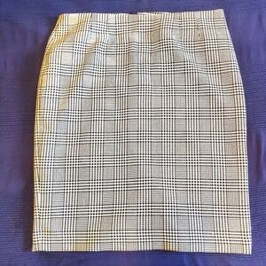 Jones Studio Black and White Houndstooth Pencil Skirt, Size 16